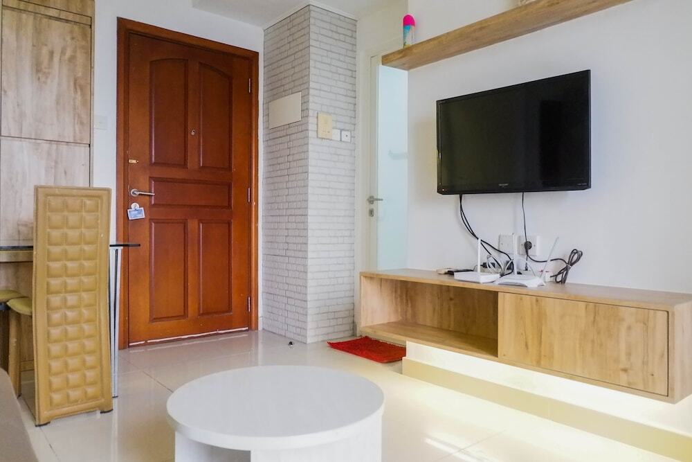 Сурабая: Homey 2BR at Waterplace Residence