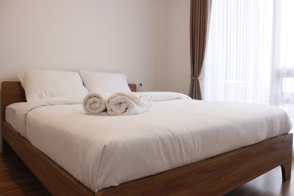 Бандунг: Homey 4BR Apartment at Landmark Residence