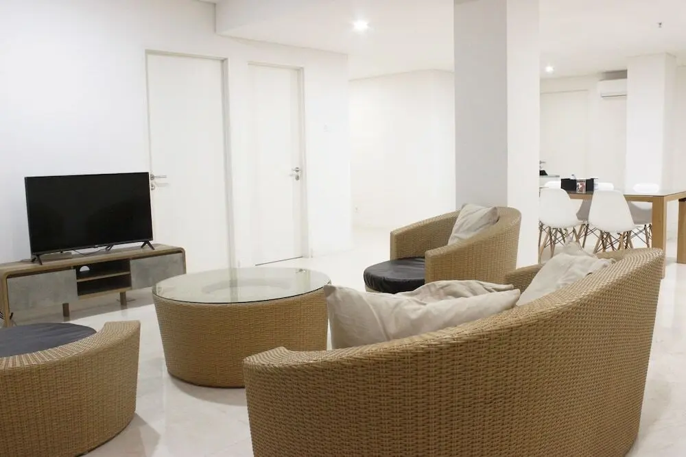 Бандунг: Homey 4BR Apartment at Landmark Residence