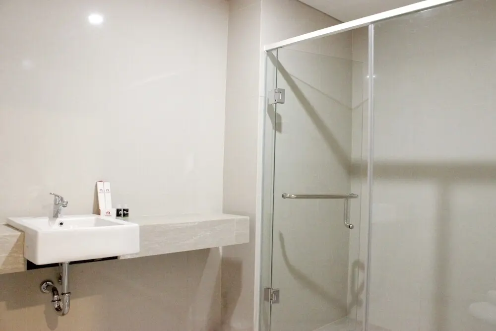 Бандунг: Homey 4BR Apartment at Landmark Residence