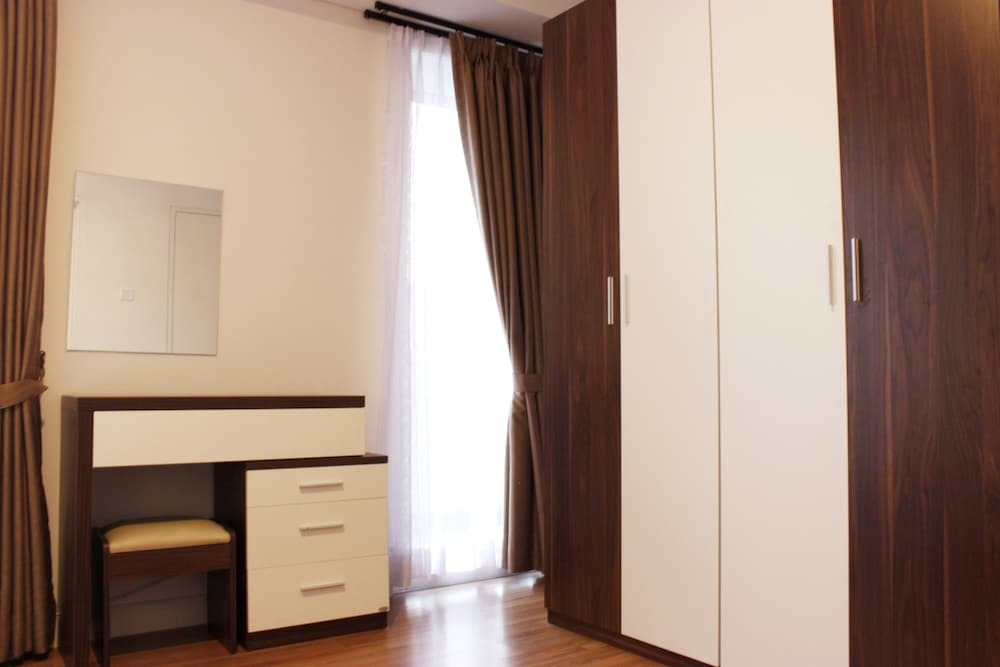 Бандунг: Homey 4BR Apartment at Landmark Residence