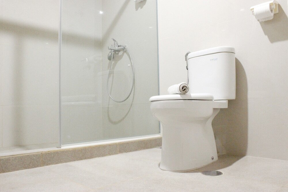 Бандунг: Homey 4BR Apartment at Landmark Residence