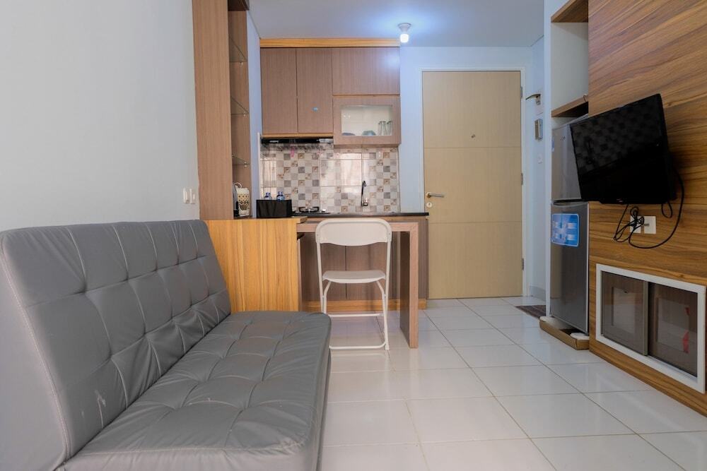 Тангеранг: Homey and Comfy 2BR Ayodhya Residence Apartment