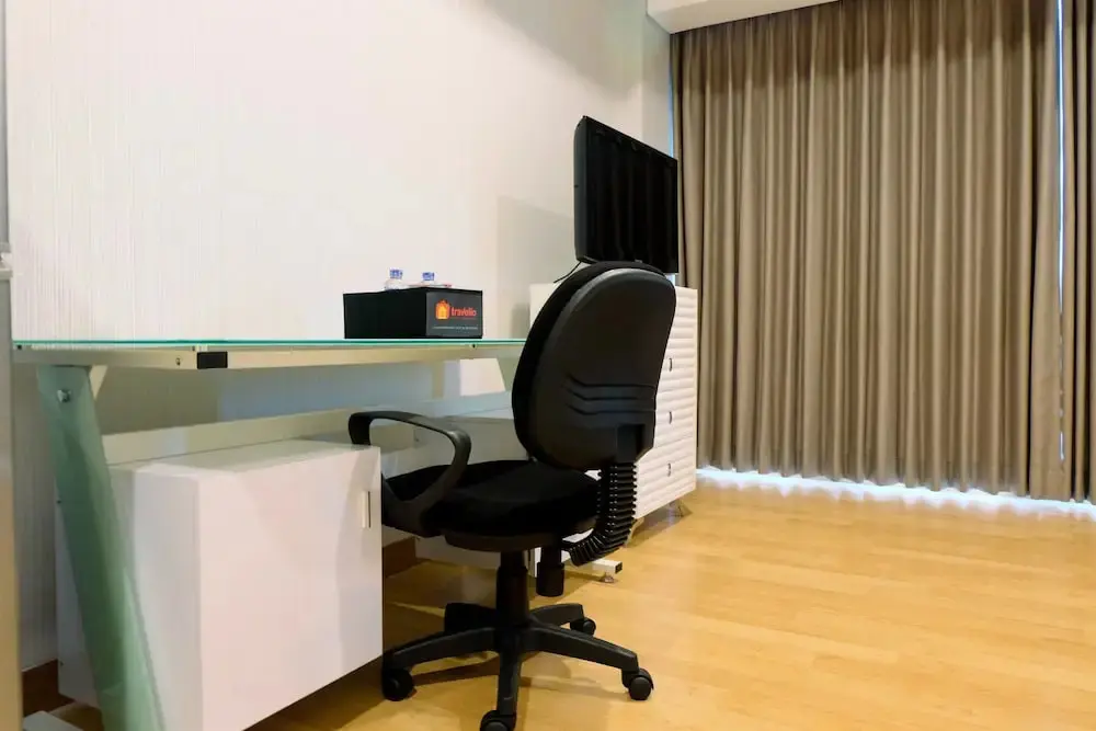 Джакарта: Homey Studio Room at Capitol Suites