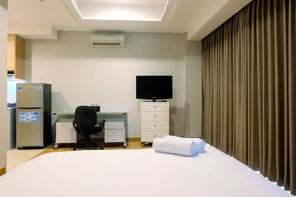Джакарта: Homey Studio Room at Capitol Suites