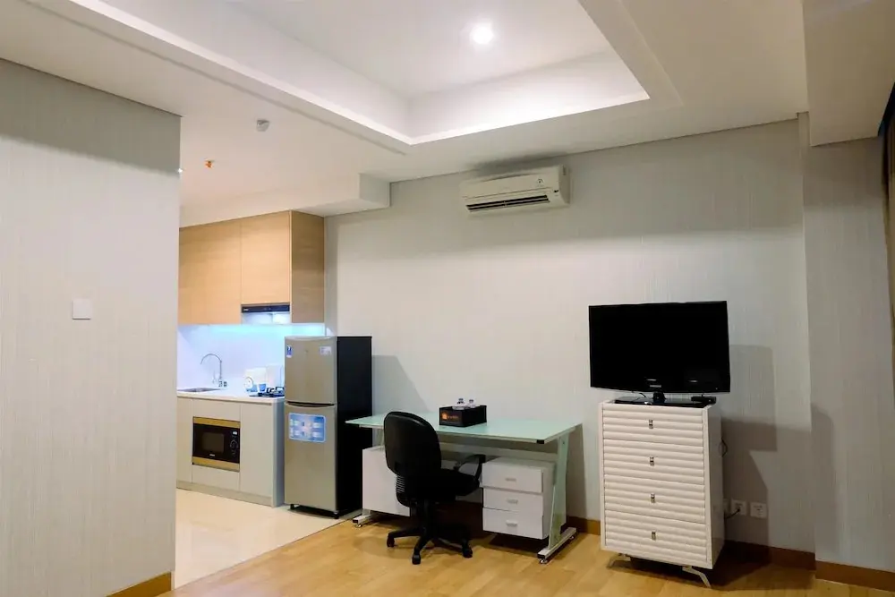Джакарта: Homey Studio Room at Capitol Suites