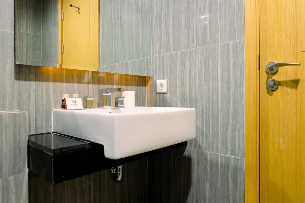 Джакарта: Homey Studio Room at Capitol Suites