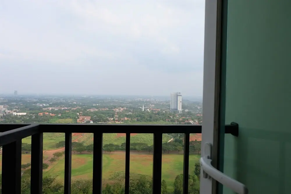 Южный Тангеранг: Luxury 1BR Tree Park Apartment BSD By Travelio