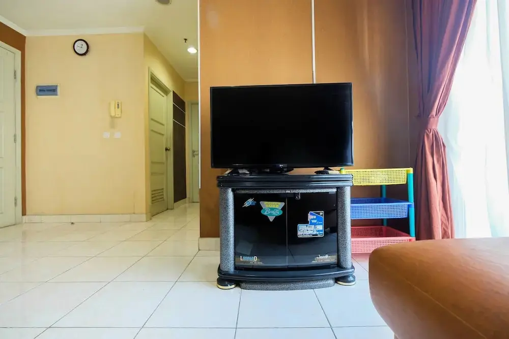 Джакарта: Modern 2BR at City Home Apartment with Sofa Bed near MOI