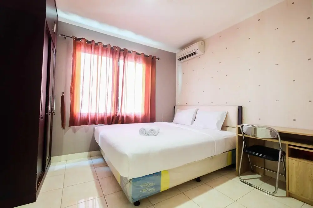 Джакарта: Modern 2BR at City Home Apartment with Sofa Bed near MOI