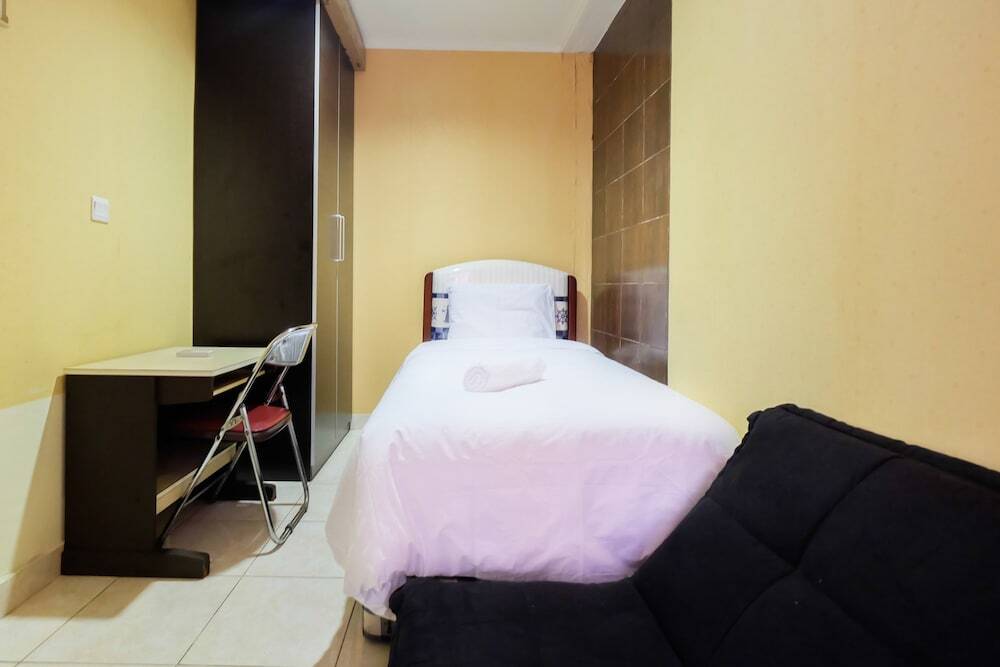 Джакарта: Modern 2BR at City Home Apartment with Sofa Bed near MOI