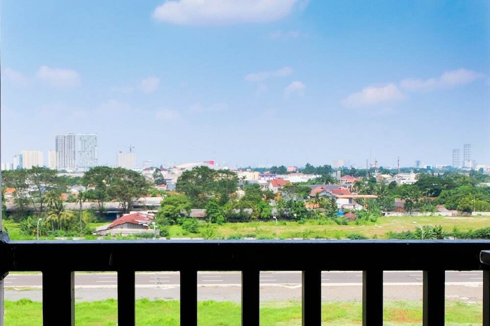 Тангеранг: Modern Luxurious 2Br Ayodhya Apartment