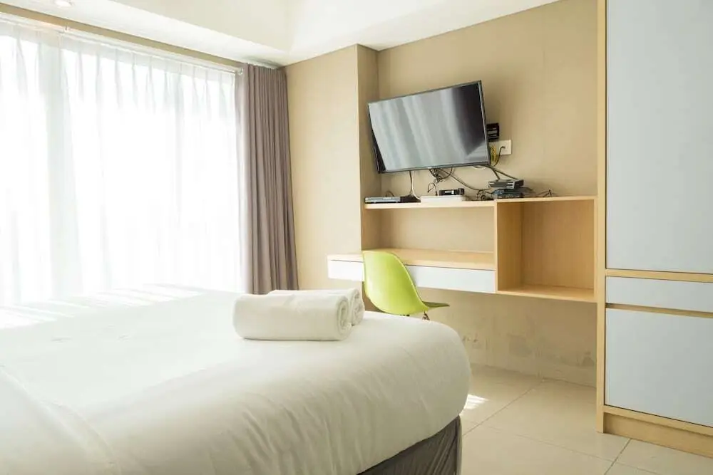 Strategic Studio Apartment at Tamansari La Grande near BIP — фото 1
