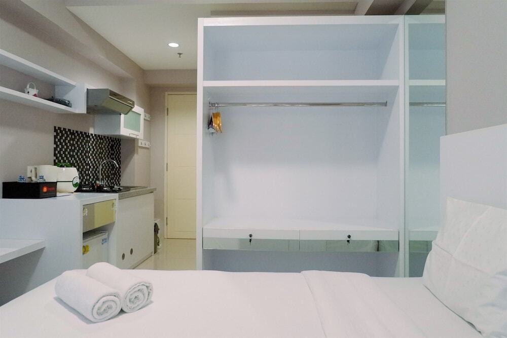 Сурабая: Studio Apartment Connected to Mall at Supermall Mansion