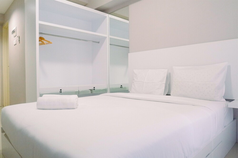 Сурабая: Studio Apartment Connected to Mall at Supermall Mansion