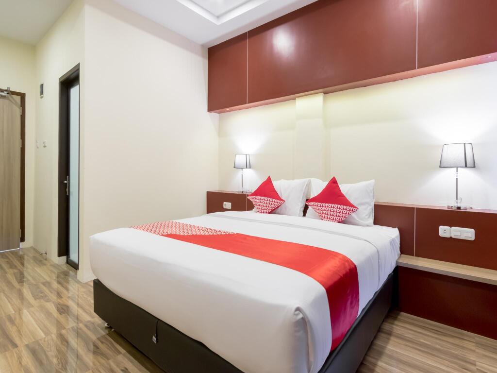 Медан: OYO 727 Merlion Hotel