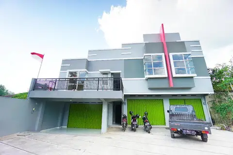 OYO 1064 Manado Airport Homestay — фото 1