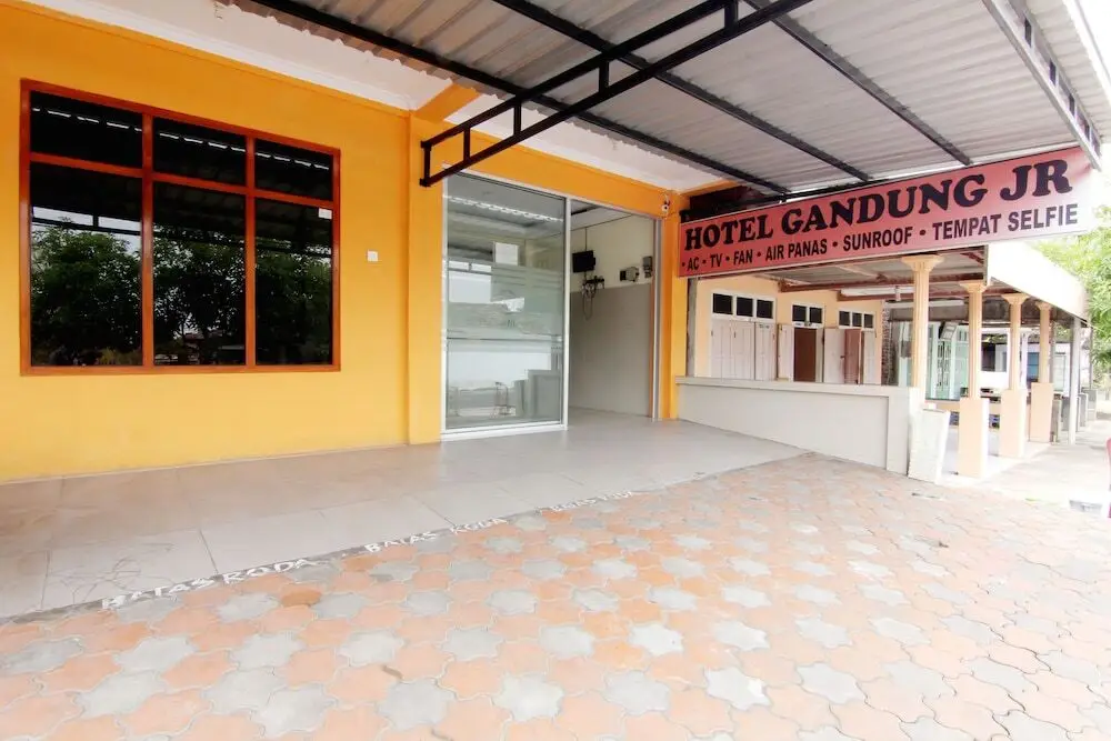 Парангтритис: Hotel Gandung Yunior