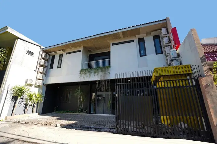 Сурабая: Oyo 1293 Claudya Residence