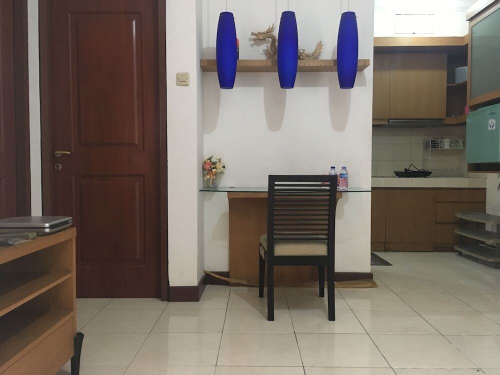 Бандунг: Cozy 2BR Apartment At Majesty Near Maranatha University