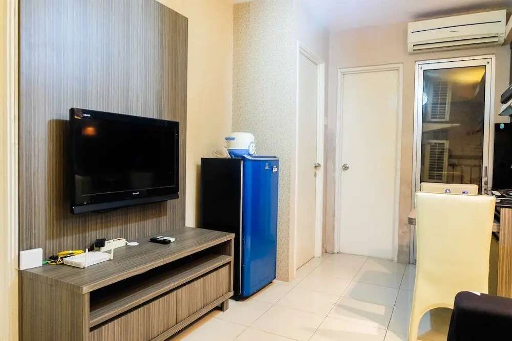 Джакарта: Simply Warm 2BR Green Palace Apartment