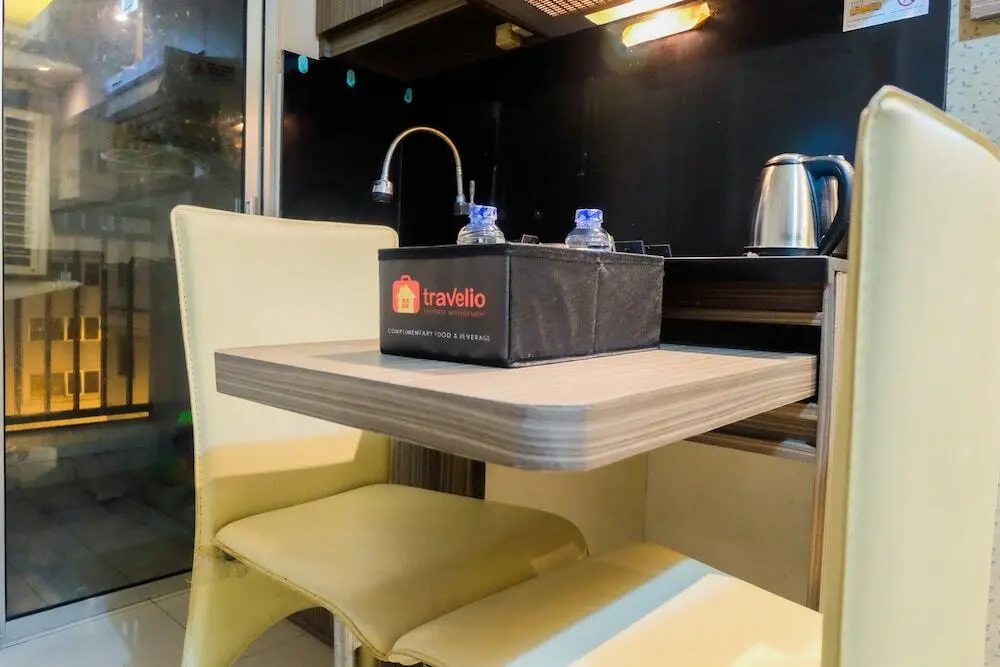Джакарта: Simply Warm 2BR Green Palace Apartment