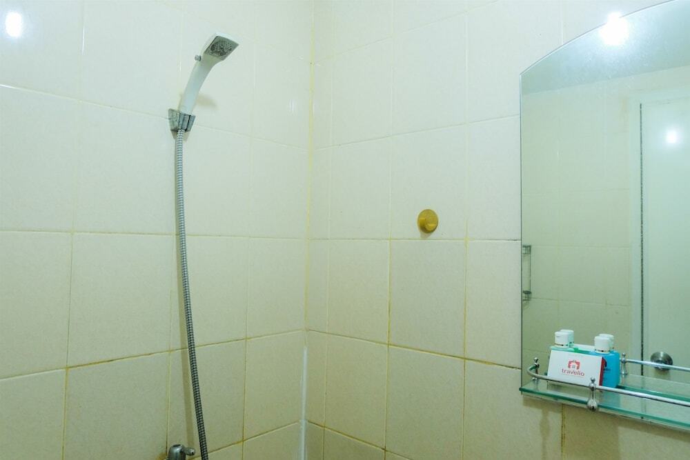 Джакарта: Simply Warm 2BR Green Palace Apartment