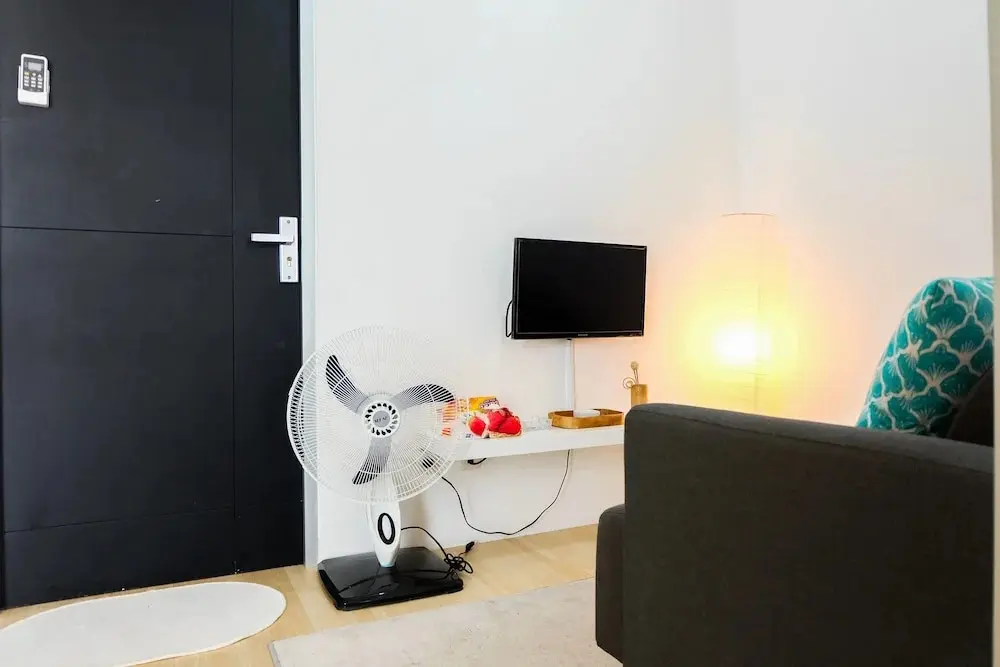 Джакарта: Relaxing Simply 2BR Pancoran Riverside Apartment