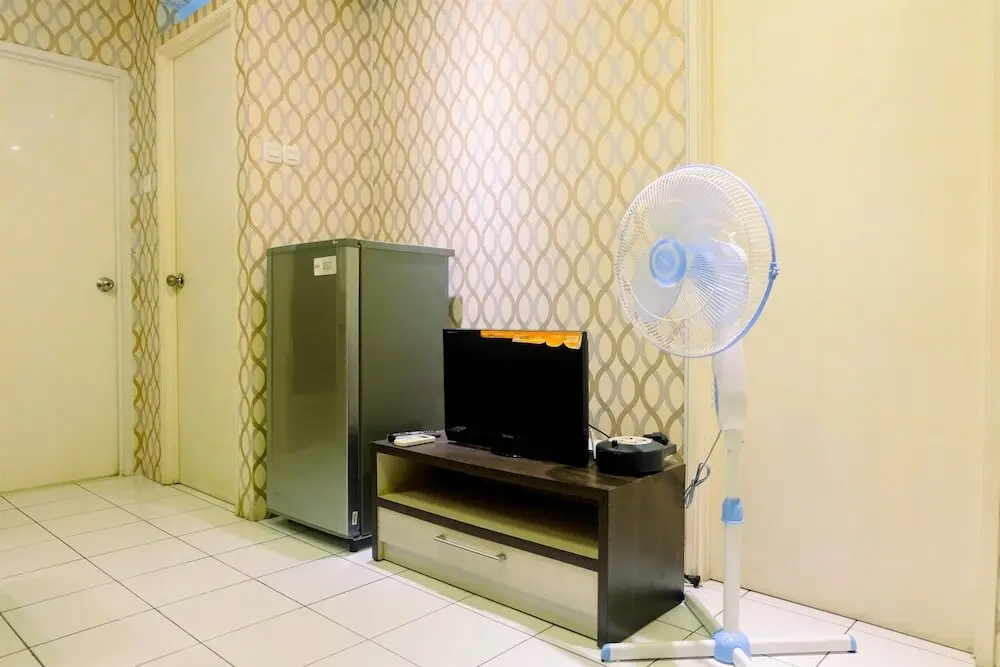 Джакарта: Tidy 2BR Kalibata City Apartment