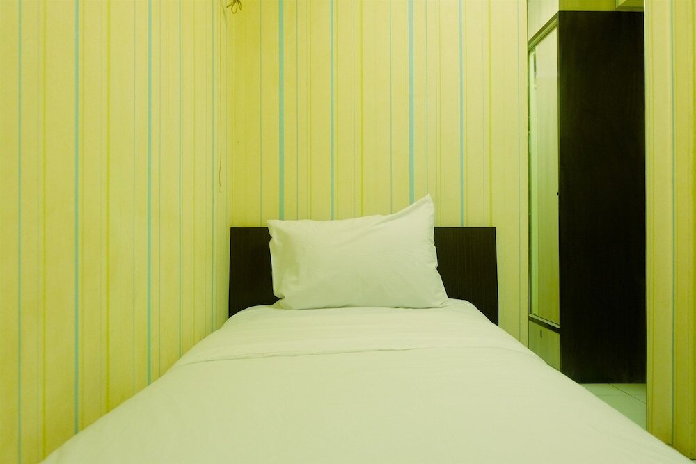 Джакарта: Tidy 2BR Kalibata City Apartment