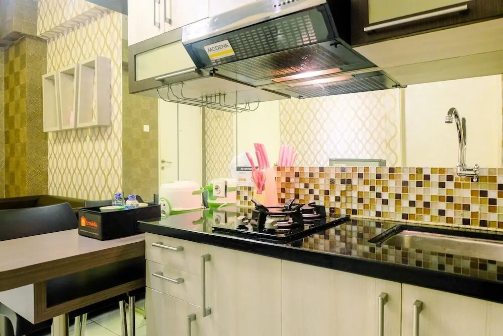 Джакарта: Tidy 2BR Kalibata City Apartment