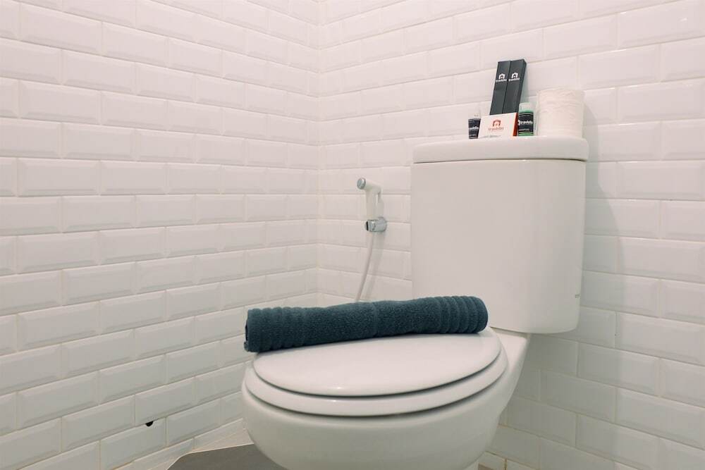 Джакарта: Homey 2BR Green Palace Kalibata Apartment