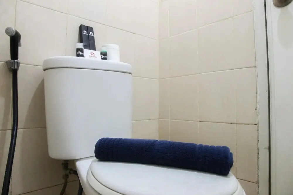 Джакарта: Simply Minimalist 2BR Apartment at Green Palace Kalibata