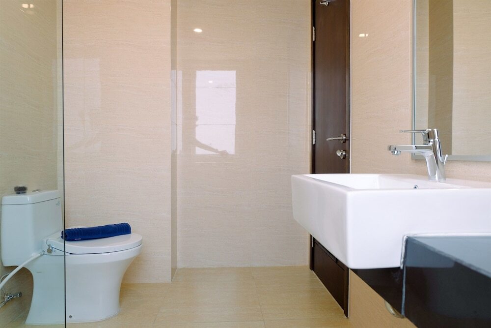 Джакарта: Modern Looks And Homey 2br Gallery West Apartment