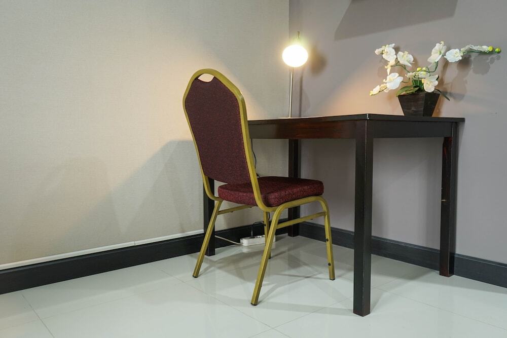 Джакарта: Contemporary Style 2BR at Lexington Apartment