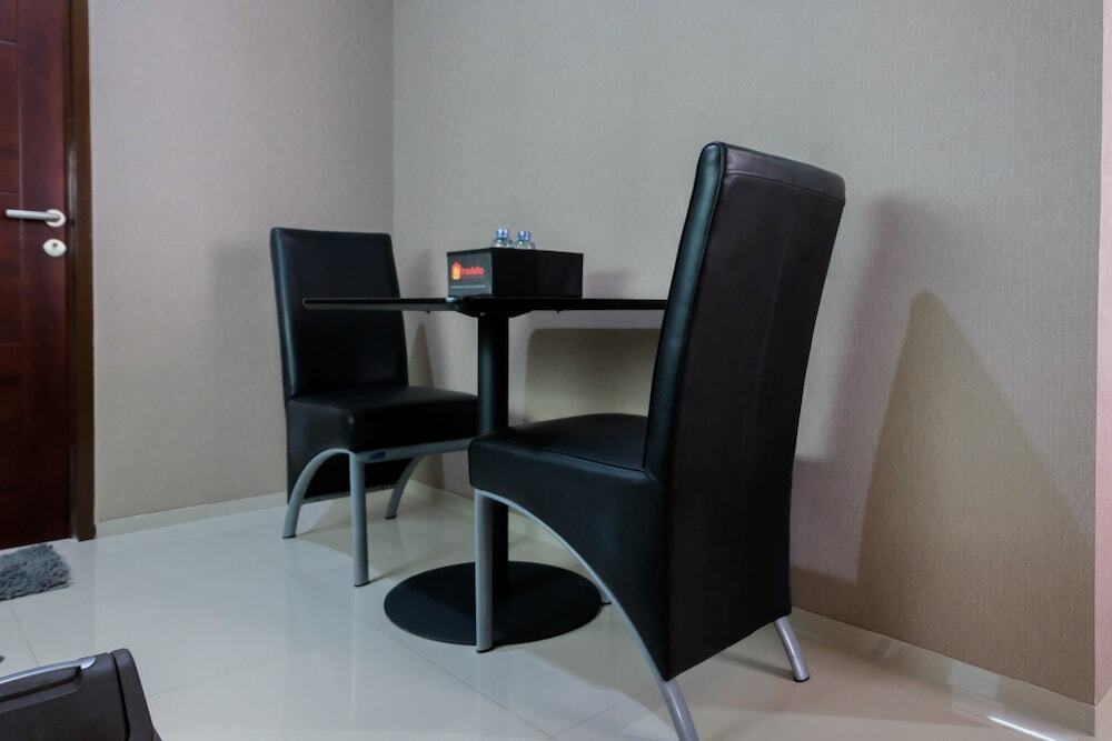 Южный Тангеранг: Elegant 1BR Apartment at The Accent Condominium