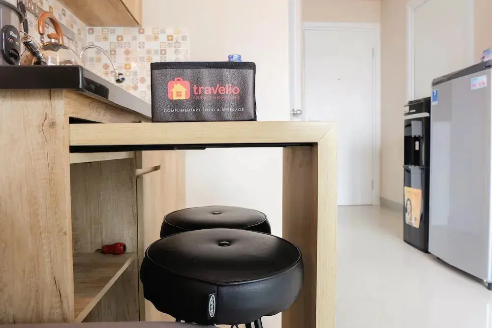 Джакарта: Modern and Bright 2BR Green Pramuka Apartment