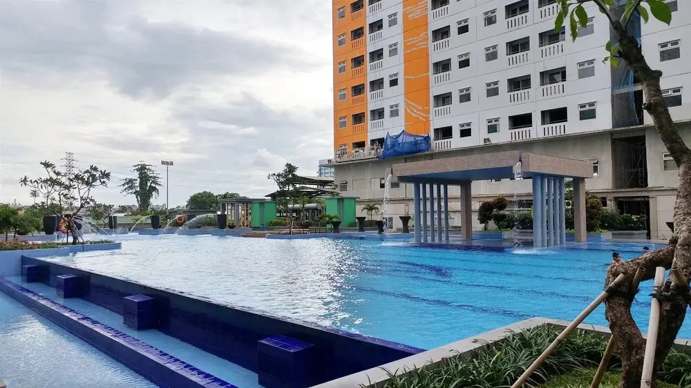 Джакарта: Modern and Bright 2BR Green Pramuka Apartment