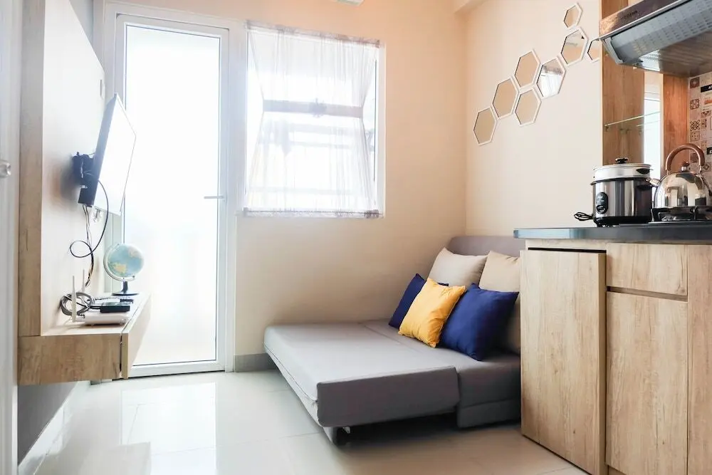 Джакарта: Modern and Bright 2BR Green Pramuka Apartment