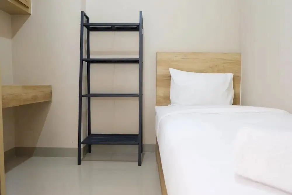 Джакарта: Modern and Bright 2BR Green Pramuka Apartment