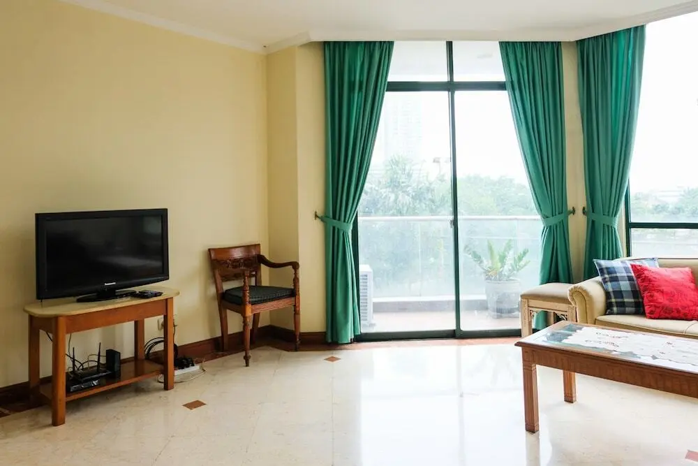 Джакарта: 3BR with Pool View at Permata Gandaria Apartment