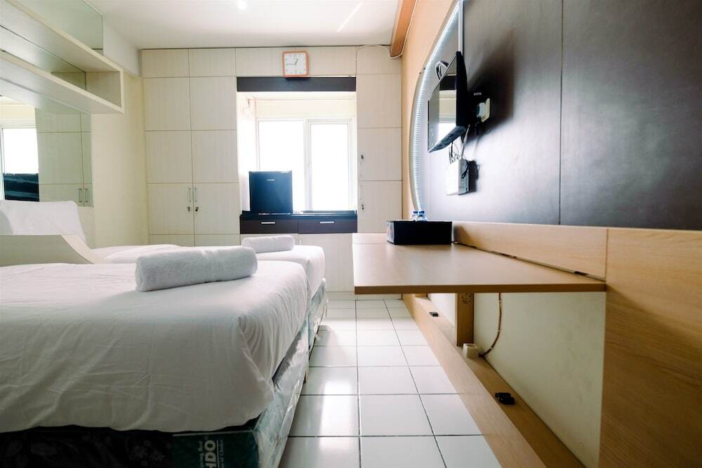 Джакарта: East Park Studio Apartment with Twin Beds