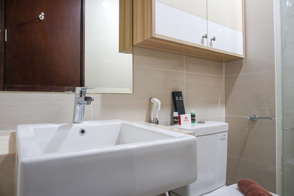 Джакарта: Modern Studio Room Puri Mansion Apartment