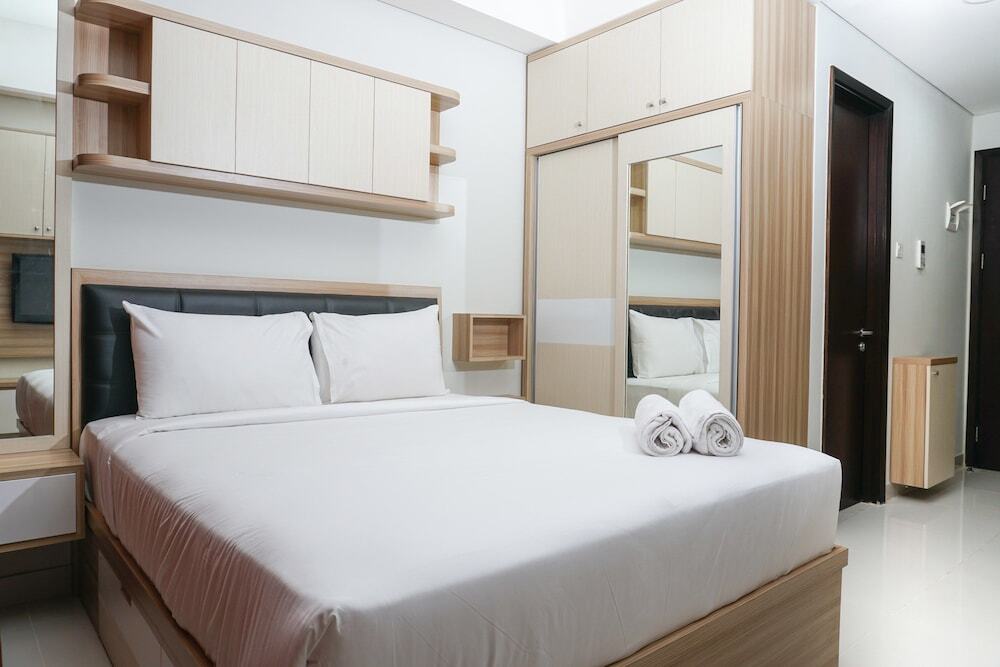 Джакарта: Modern Studio Room Puri Mansion Apartment