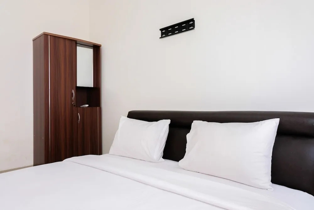 Legok: Simply Furnished 1BR @ Skyline Paramount Apartment