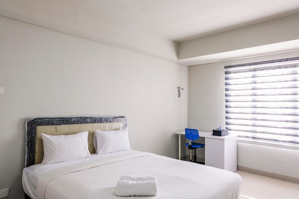 Legok: Beverly 90210 Studio Apartment at Serpong