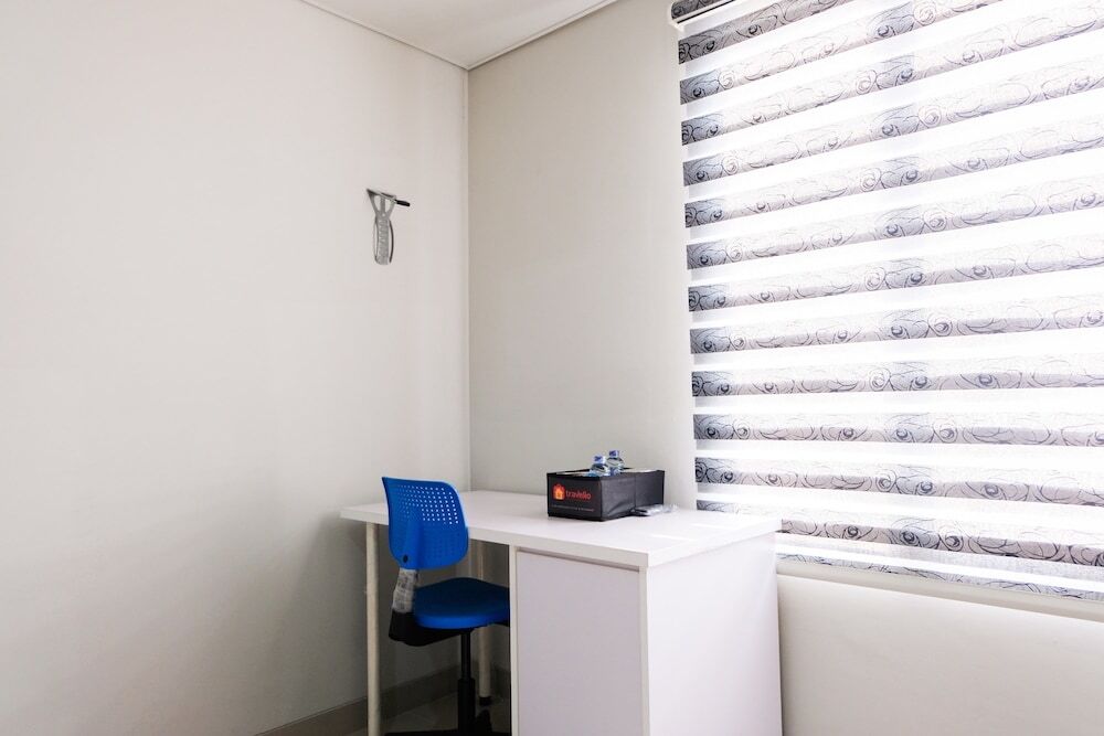 Legok: Beverly 90210 Studio Apartment at Serpong
