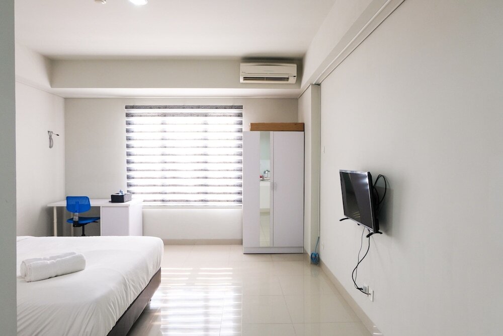 Legok: Beverly 90210 Studio Apartment at Serpong