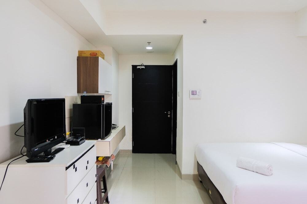 Legok: Minimalist Studio Skyline Apartment