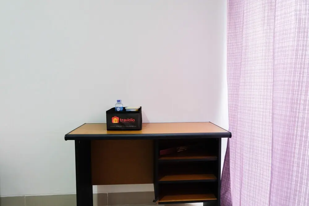 Legok: Minimalist Studio Skyline Apartment